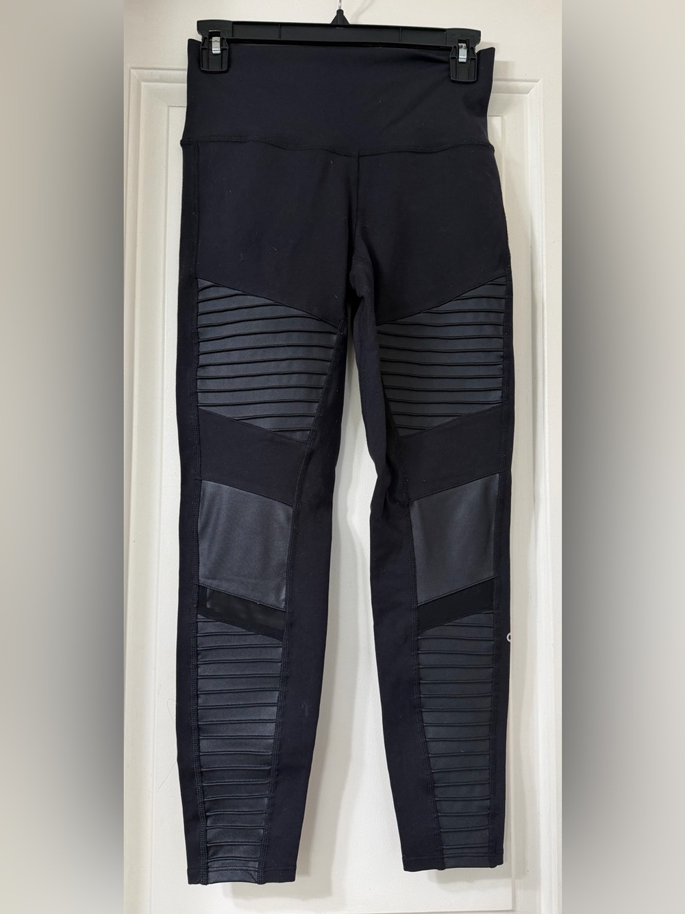 ALO Yoga Black Active Leggings with Ribbed Detailing